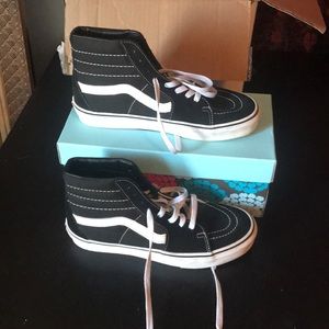 Basically new Vans Sk8 Hi size 8 - black